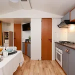 度假居 Mia Mobile With Jacuzzi Ždrelac