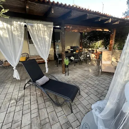 Holiday home Mia Mobile With Jacuzzi *