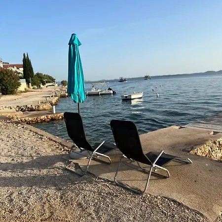 Mia Mobile With Jacuzzi By The Sea Ždrelac
