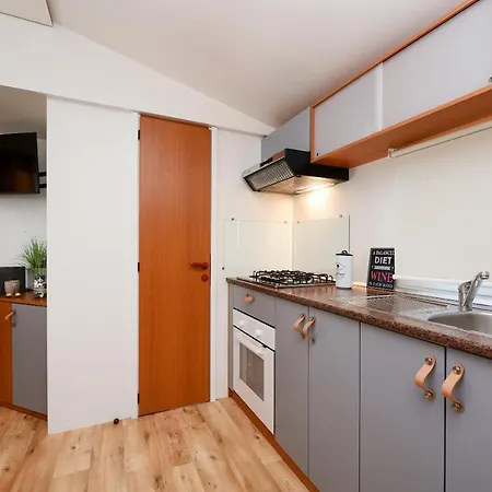 Mia Mobile With Jacuzzi