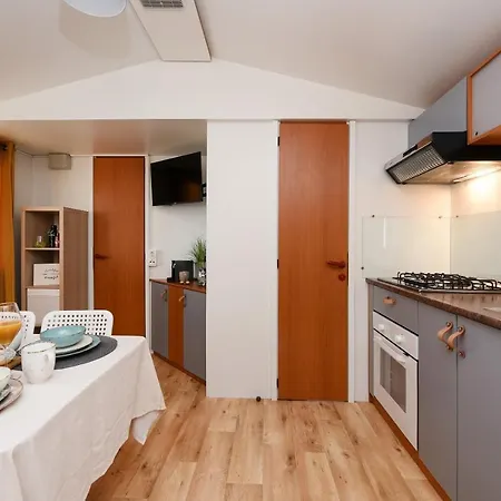 Ferienhaus Mia Mobile With Jacuzzi Ždrelac