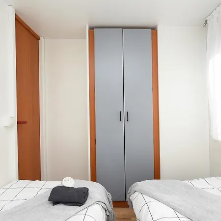 Mia Mobile With Jacuzzi