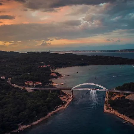 Ferienhaus Mia Mobile With Jacuzzi Ždrelac