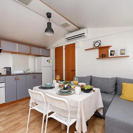 Mia Mobile With Jacuzzi *