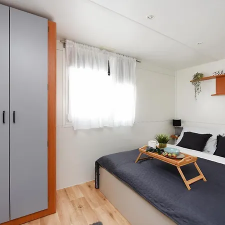 Mia Mobile With Jacuzzi *