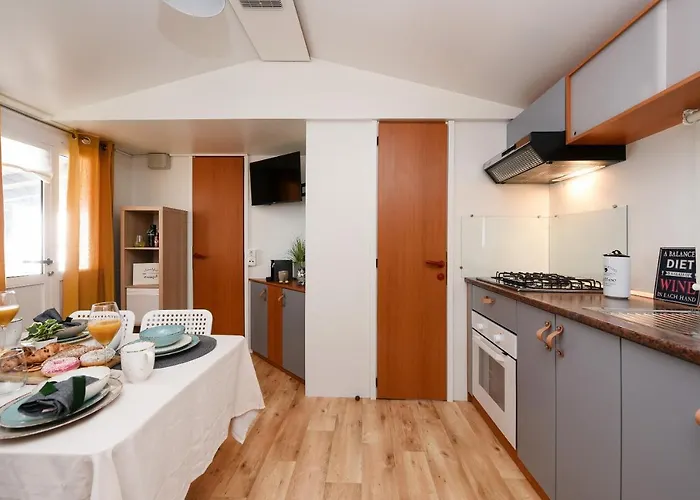 別荘 Mia Mobile With Jacuzzi Ždrelac