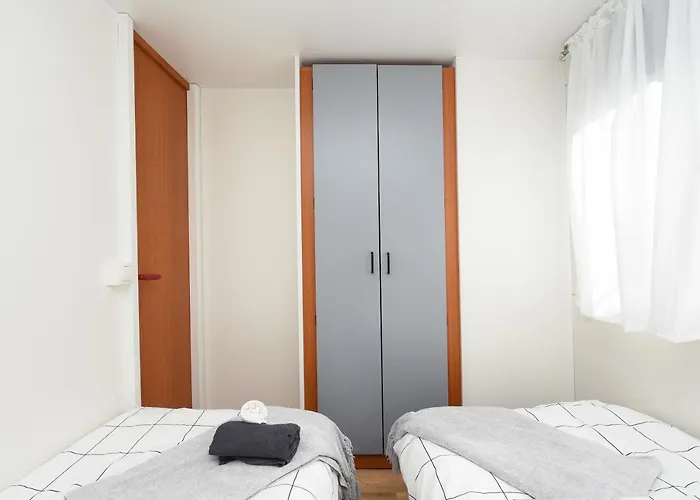 Mia Mobile With Jacuzzi