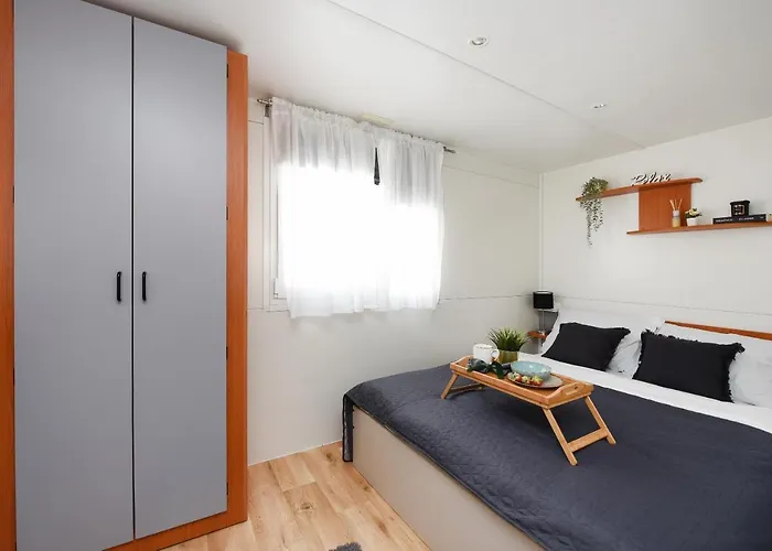 Mia Mobile With Jacuzzi *