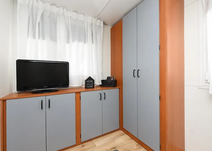 Mia Mobile With Jacuzzi *